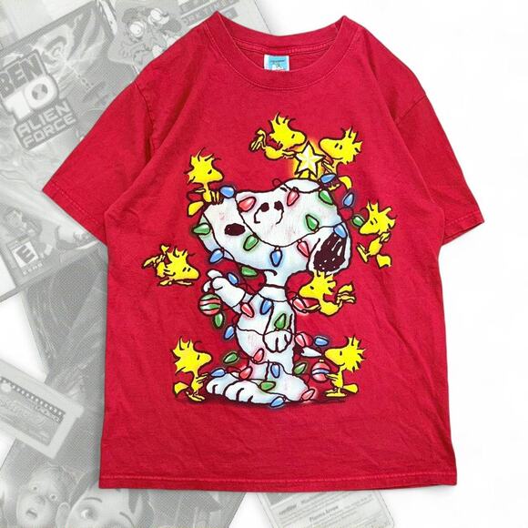 Vintage Red Peanuts Snoopy & Woodstock Christmas Lights Graphic Tee - Picture 2 of 6